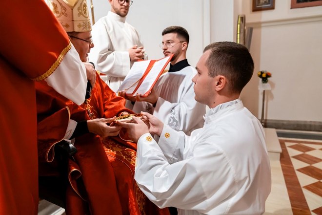 PODJELA SLUŽBI AKOLITATA I LEKTORATA U NADBISKUPSKOM BOGOSLOVNOM SJEMENIŠTU U ZAGREBU